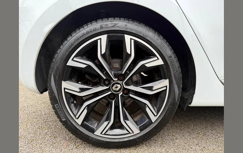 Used Renault Clio V 138 HP (101 kW) 2021 White Hatchback