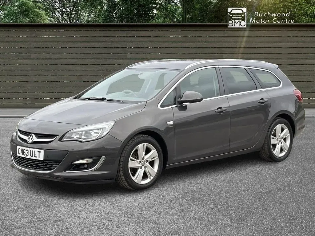 Used Vauxhall Astra SRi 165 HP (121 kW) 2013 Grey Estate
