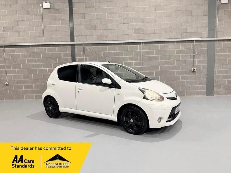 Used Toyota Aygo 2012 White Hatchback