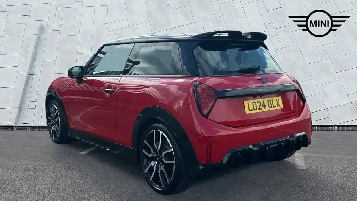 Used Mini Cooper Hatch 154 HP (113 kW) 2024 Red Hatchback
