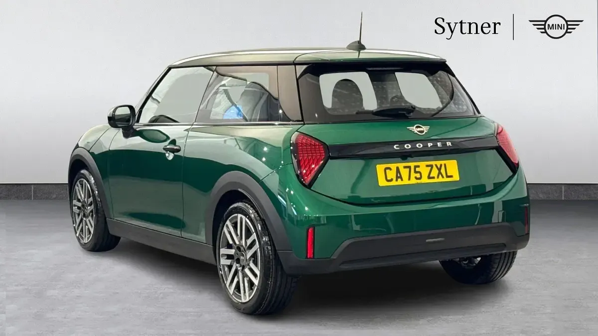 Used Mini Cooper Hatch 113 kW (154 HP) 2025 Green Hatchback
