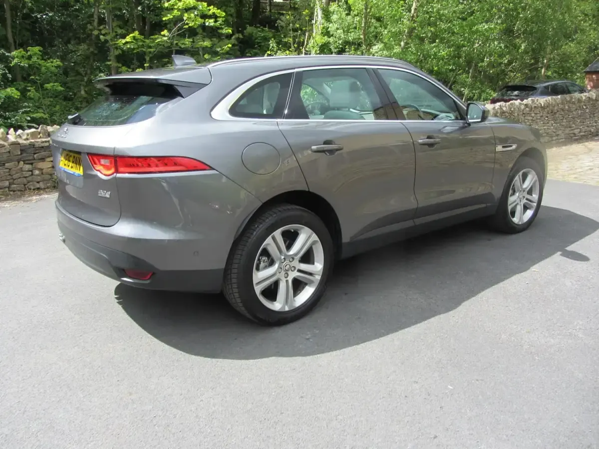 Usado Jaguar F-Pace Portfolio 2016 Cinzento SUV