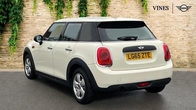 Used Mini ONE Hatch 101 HP (74 kW) 2015 White Hatchback