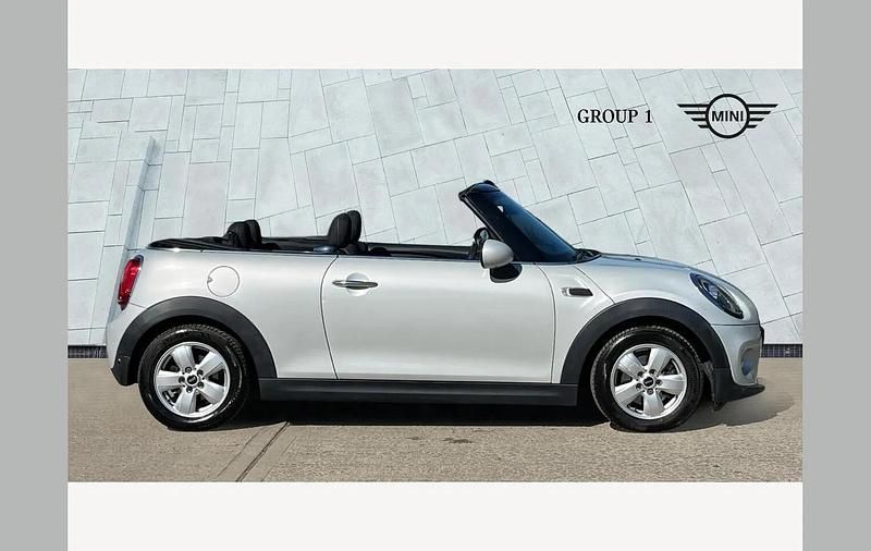 Usado Mini Cooper Cabriolet Classic 134 HP (98 kW) 2019 Prateado Cabrios
