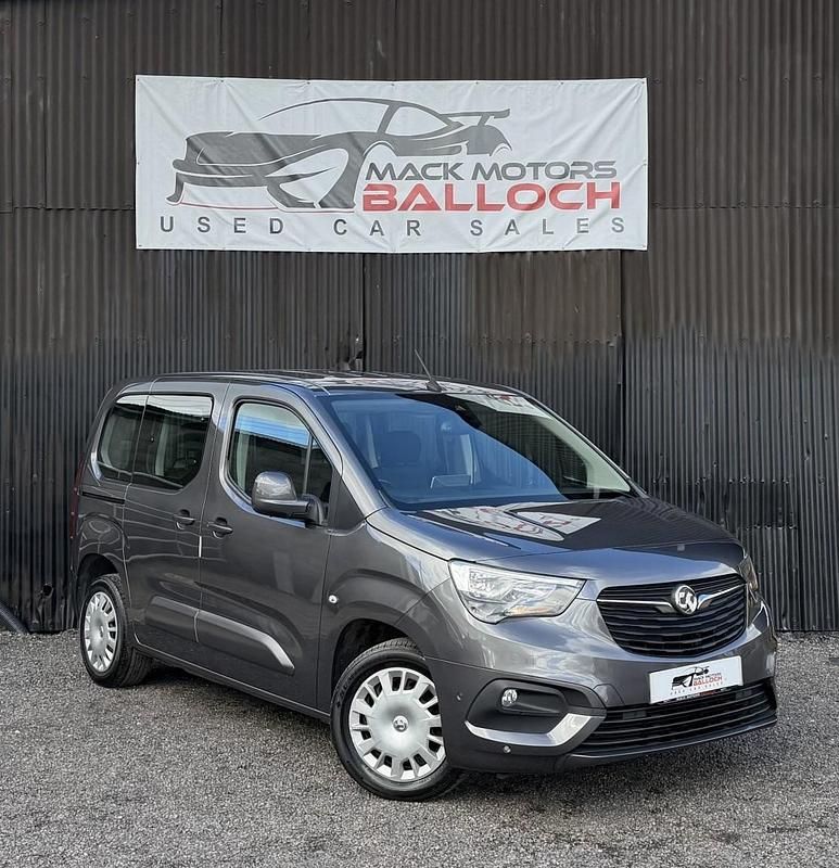 Begagnad Vauxhall Combo S 100 HK (73 kW) 2018 Grå Minibuss