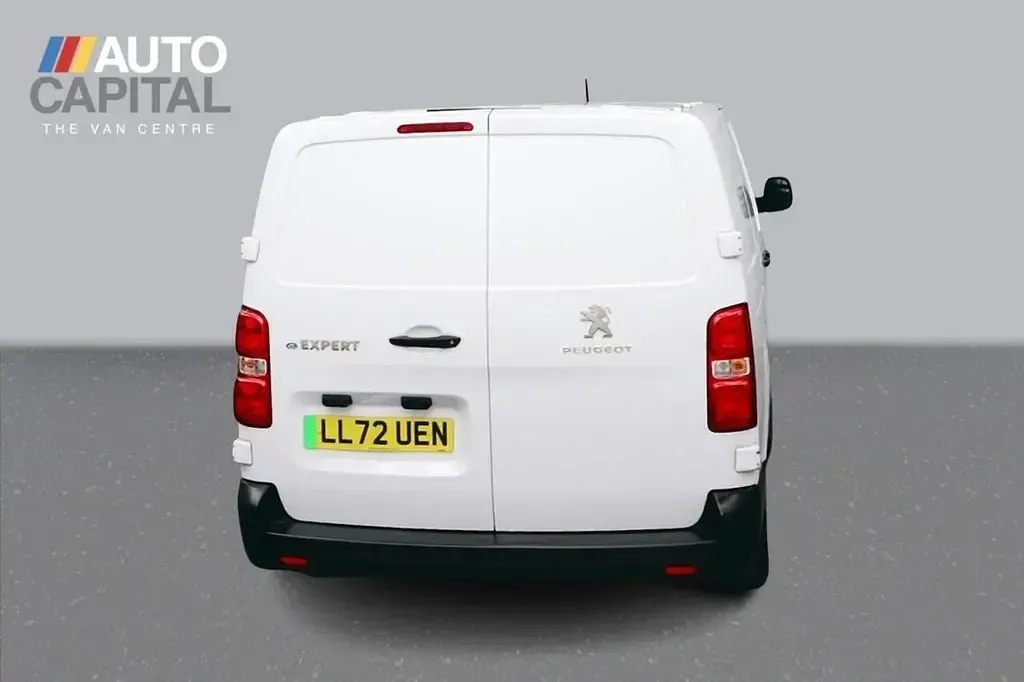 Used Peugeot e-Expert 100 kW (136 HP) 2022 White Van
