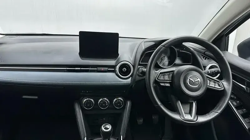 Used Mazda 2 Inclusive 90 HP (66 kW) 2022 White Hatchback