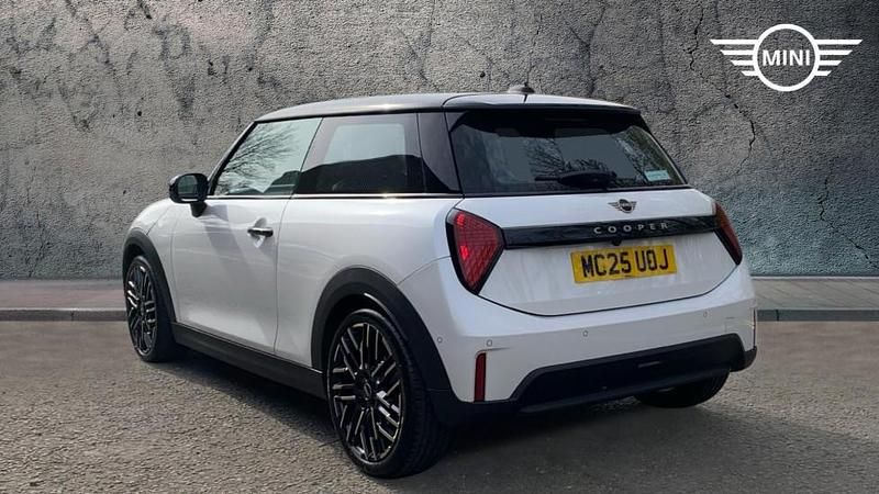 Używany Mini Cooper Hatch 113 kW (154 KM) 2025 Biały Hatchback