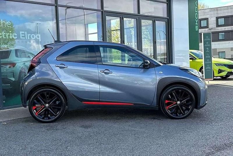 Used Toyota Aygo X 72 HP (52 kW) 2023 Grey SUV