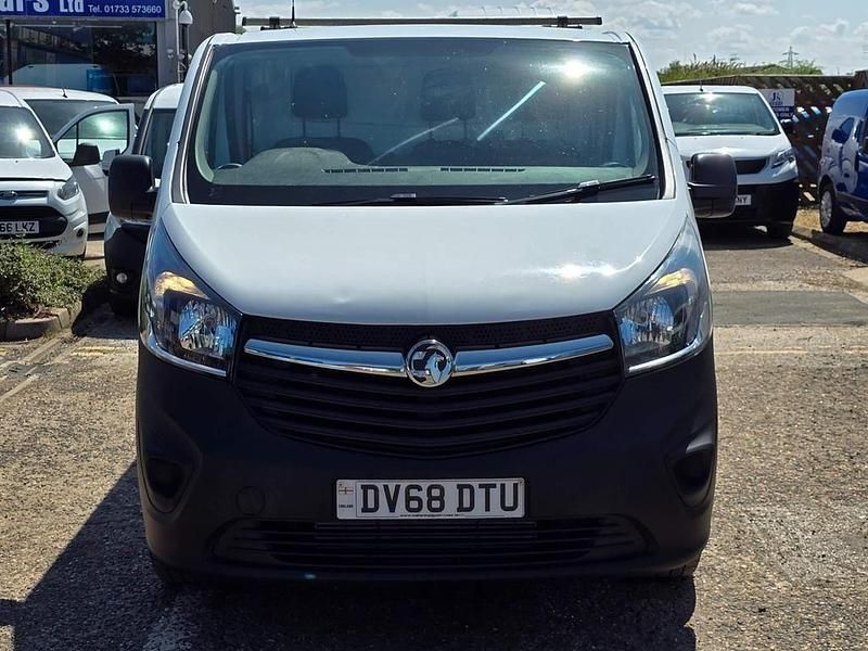 Used Vauxhall Vivaro 120 HP (88 kW) 2018 White MPV
