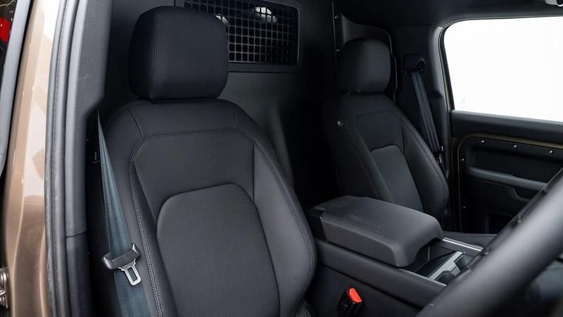 New Land Rover Defender SE Dynamic 2026 SUV