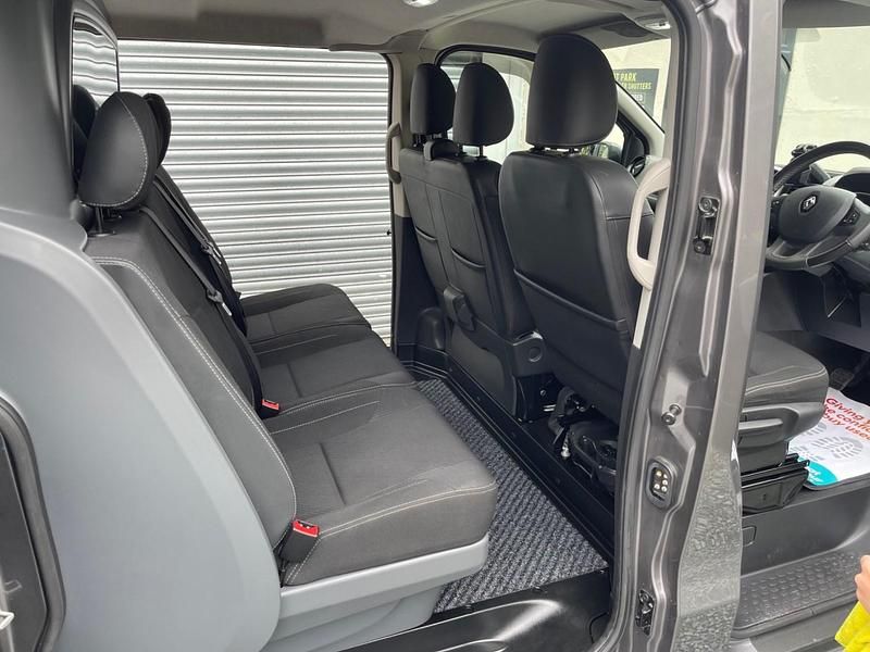 Begagnad Renault Trafic 2017 Grå Minibuss