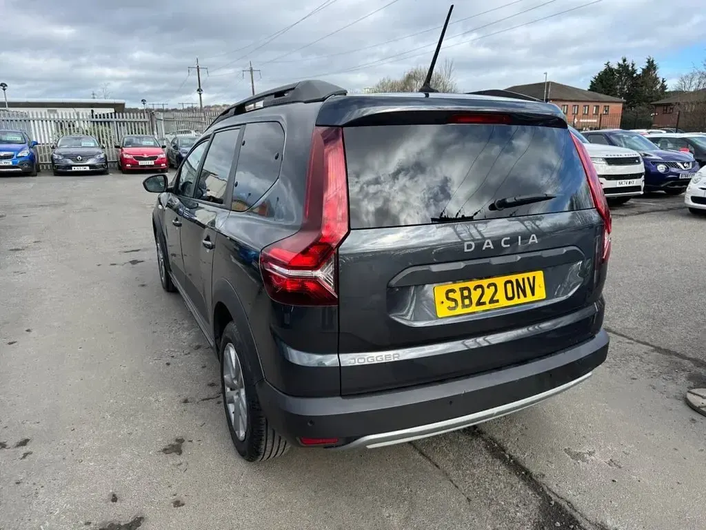 Używany Dacia Jogger Comfort 110 KM (80 kW) 2022 Szary Minivan