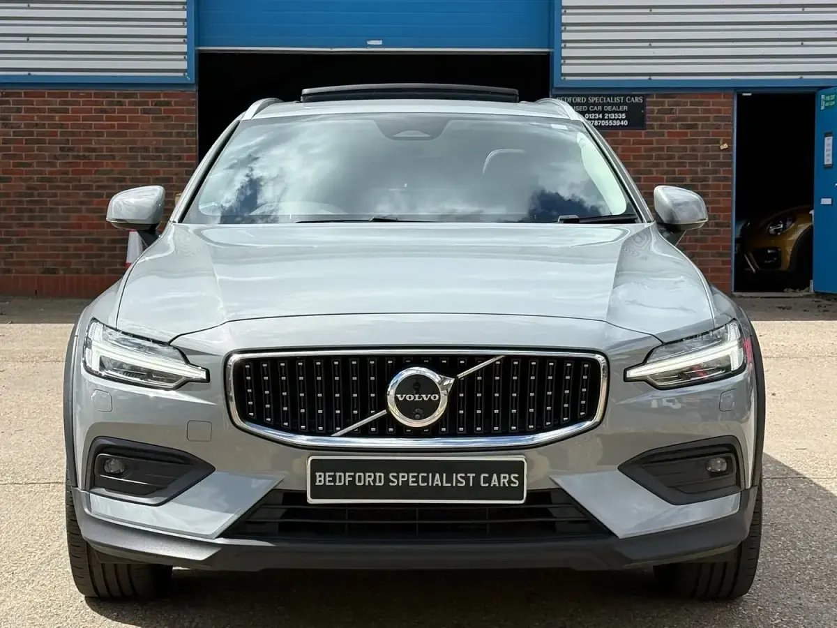 Used Volvo V60 CC Ultimate 250 HP (183 kW) 2023 Grey Estate