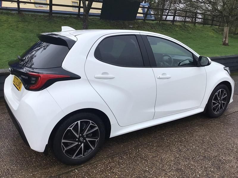 Used Toyota Yaris Hybrid Design 2023 White Hatchback