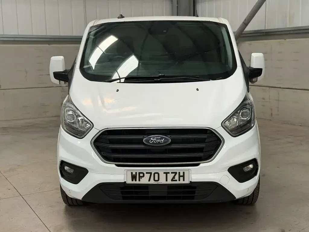 Used Ford Transit Custom Limited 170 HP (125 kW) 2020 White Van