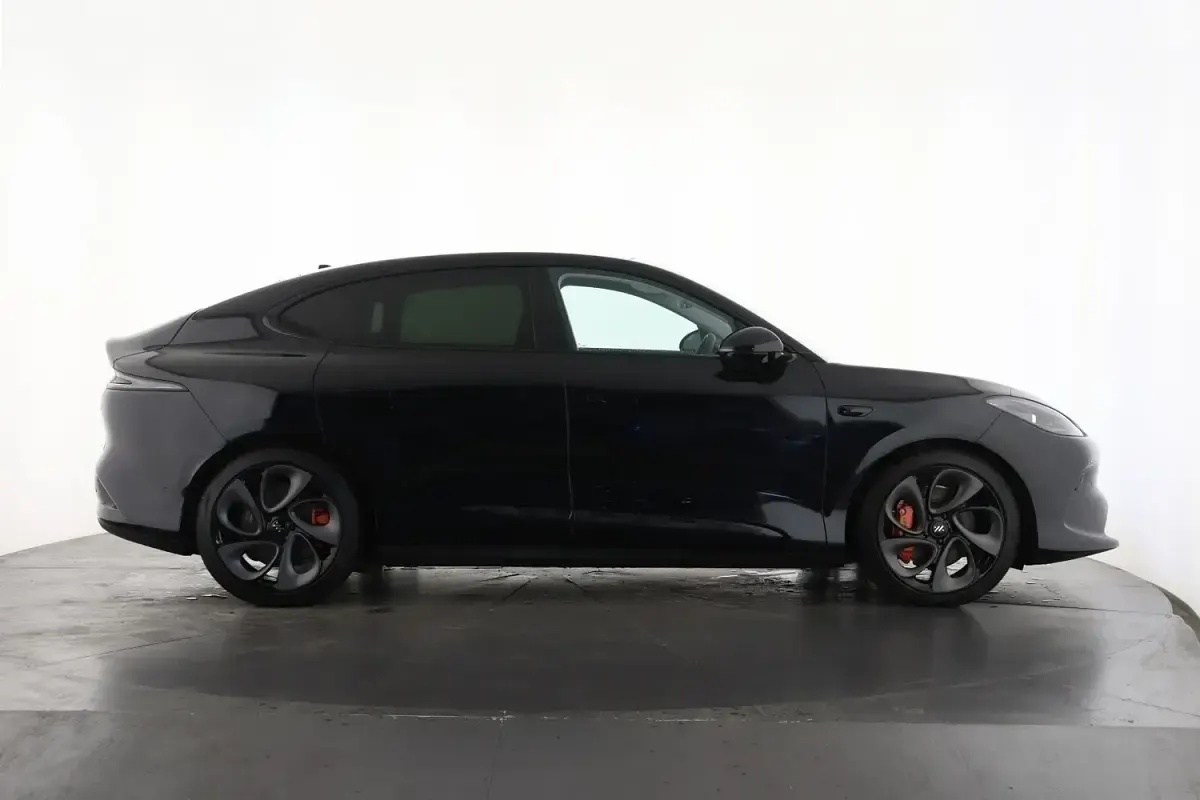 New MG IM6 553 kW (752 HP) 2025 Black SUV