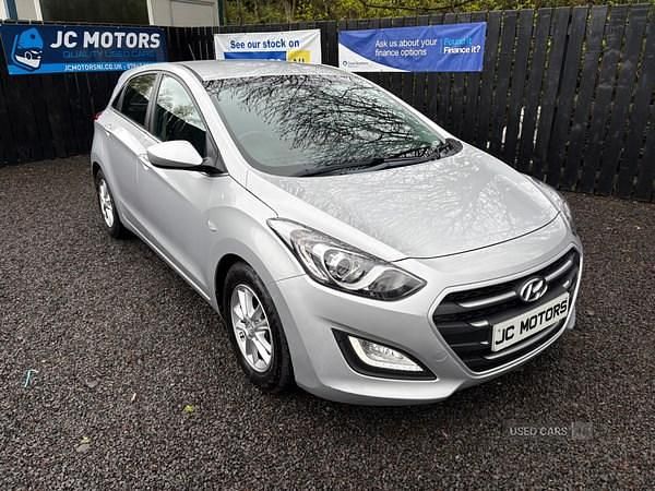 Used Hyundai i30 SE 110 HP (80 kW) 2015 Silver Hatchback