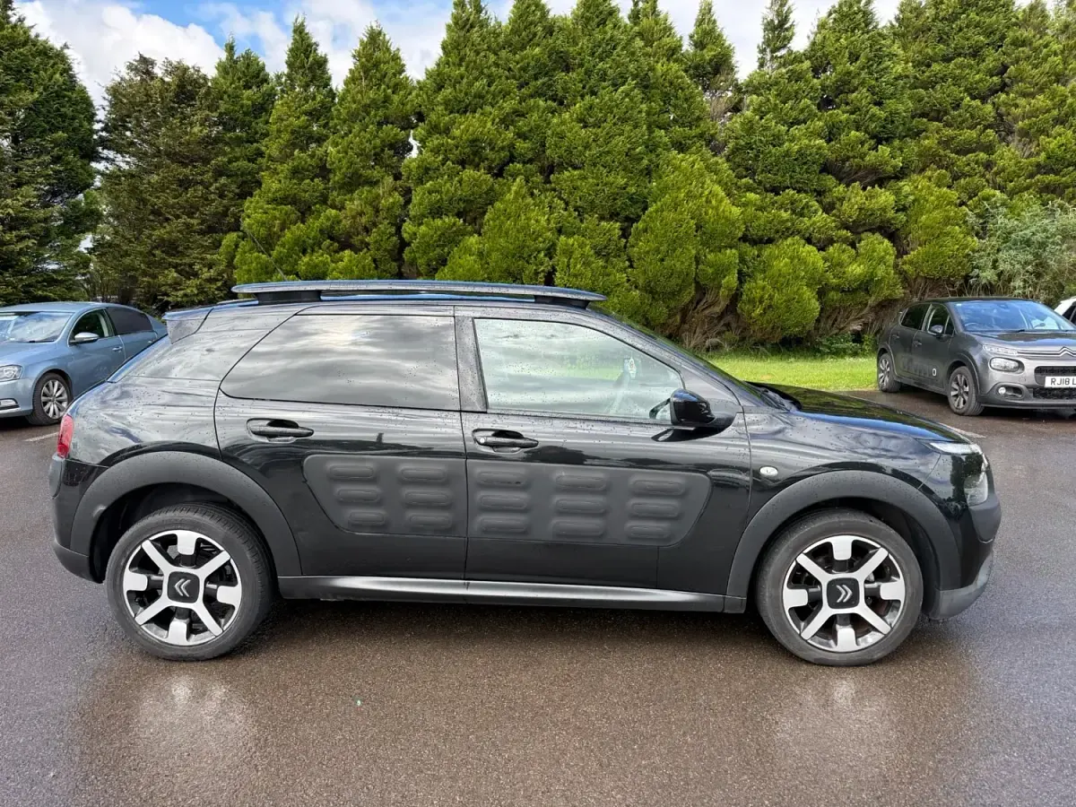 Używany Citroën C4 Cactus Flair 2015 Czarny Hatchback