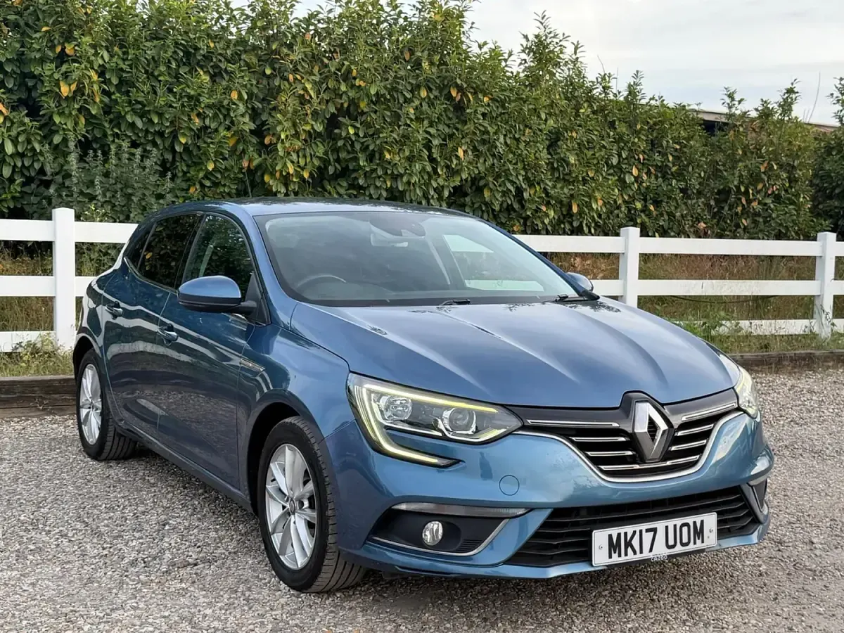 Used Renault Mégane IV Dynamique 130 HP (95 kW) 2017 Blue Hatchback