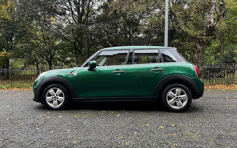 Used Mini ONE Classic 102 HP (75 kW) 2020 Green Hatchback