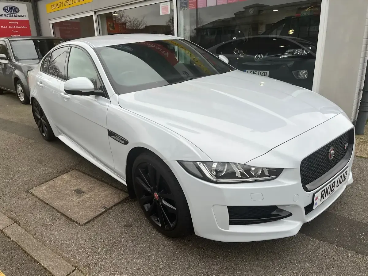 Used Jaguar XE Ingenium 200 HP (147 kW) 2018 White Sedan