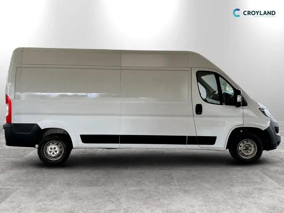 Gebraucht Peugeot Boxer Premium 140 PS (102 kW) 2023 Weiß Van