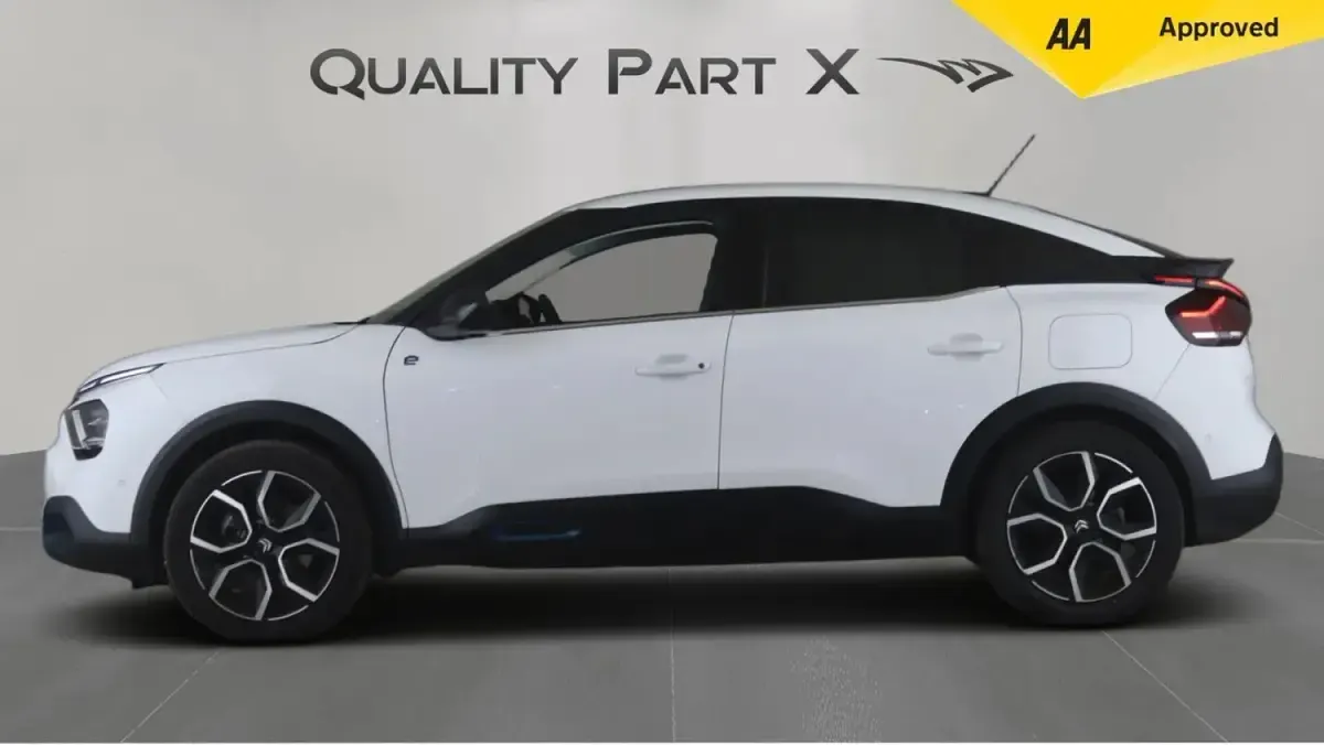 Used Citroën e-C4 Shine 100 kW (136 HP) 2023 White Hatchback
