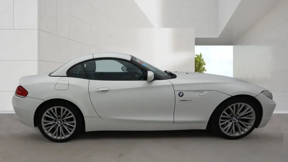Used BMW Z4 Impressive 204 HP (150 kW) 2010 White Cabriolet