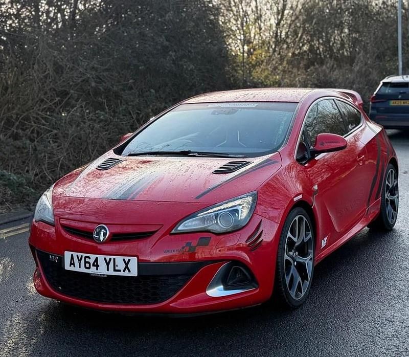 Used Vauxhall Astra GTC S 280 HP (205 kW) 2014 Red Coupe