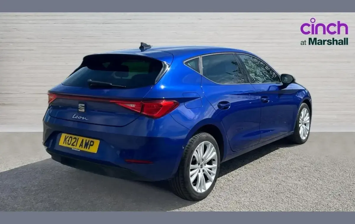 Used Seat Leon SE Dynamic 128 HP (94 kW) 2021 Blue Hatchback