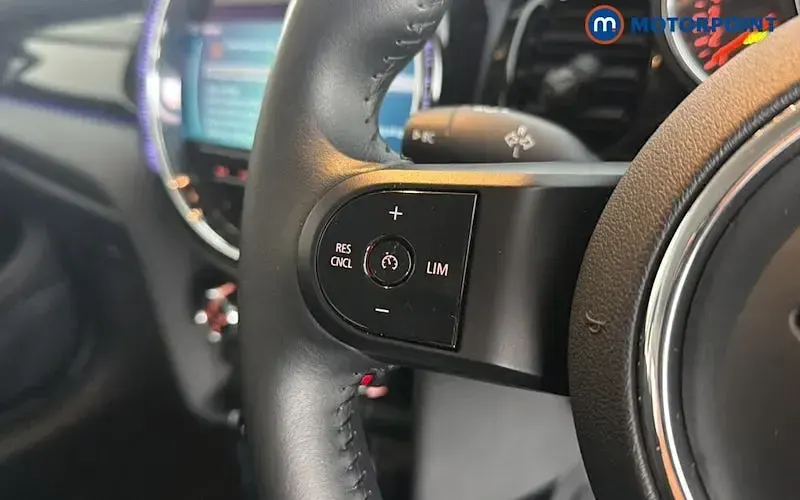 Used Mini ONE Classic 102 HP (75 kW) 2022 Black Hatchback