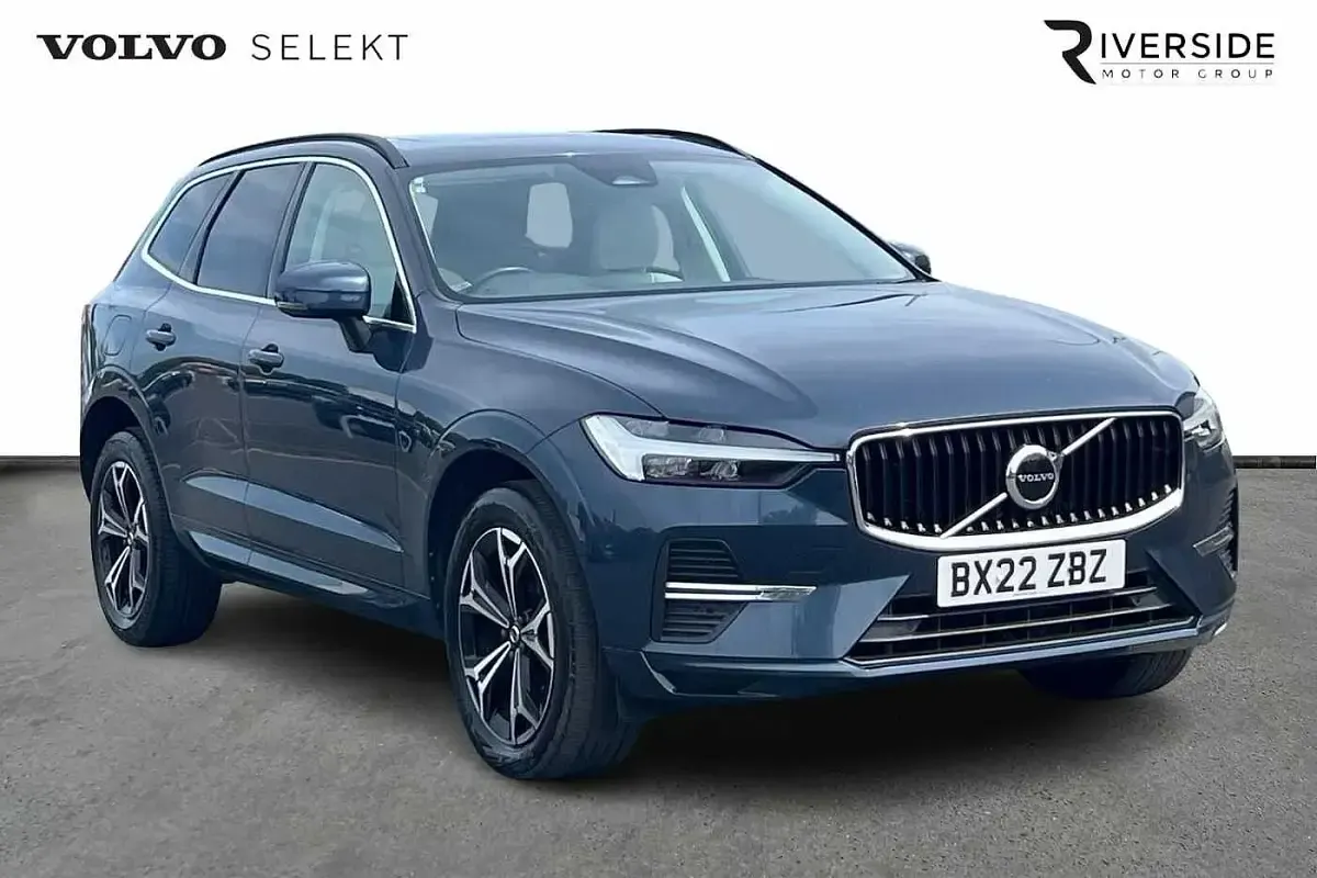 Used Volvo XC60 Momentum 197 HP (144 kW) 2022 Denim blue SUV
