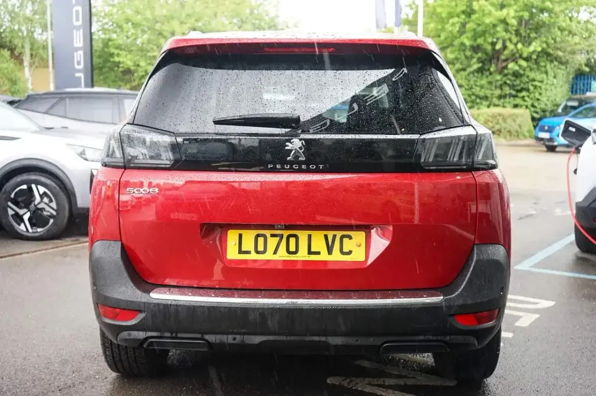 Used Peugeot 5008 Allure Premium 130 HP (95 kW) 2021 Red SUV