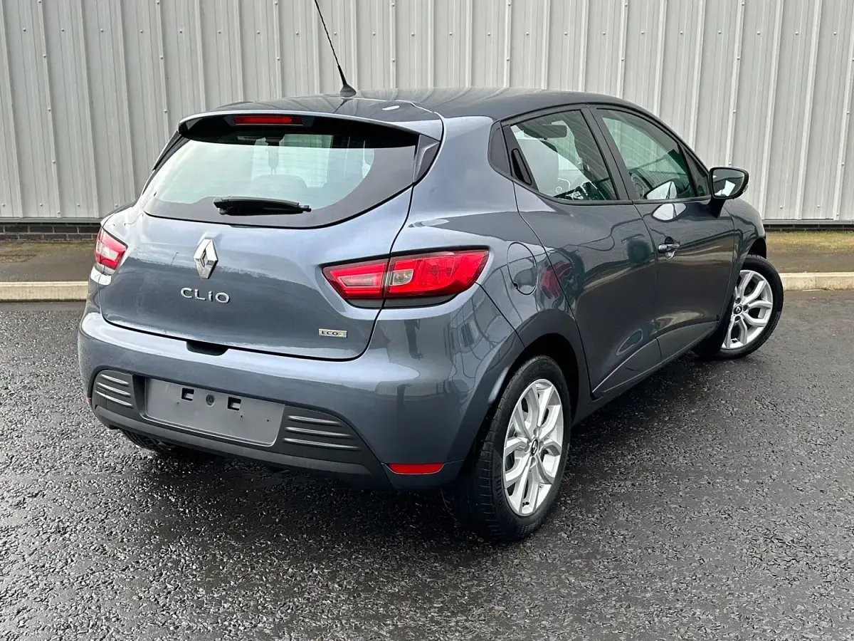Used Renault Clio IV Play 90 HP (66 kW) 2017 Grey Hatchback