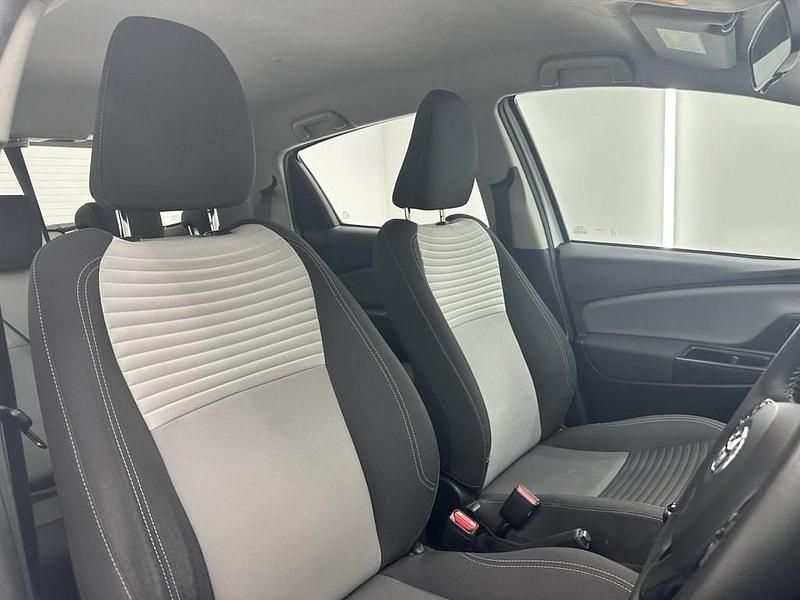 Used Toyota Yaris 72 HP (52 kW) 2019 White Hatchback