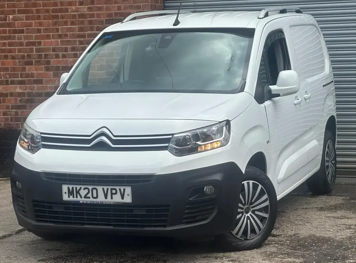 Used Citroën Berlingo Start 100 HP (73 kW) 2020 White MPV