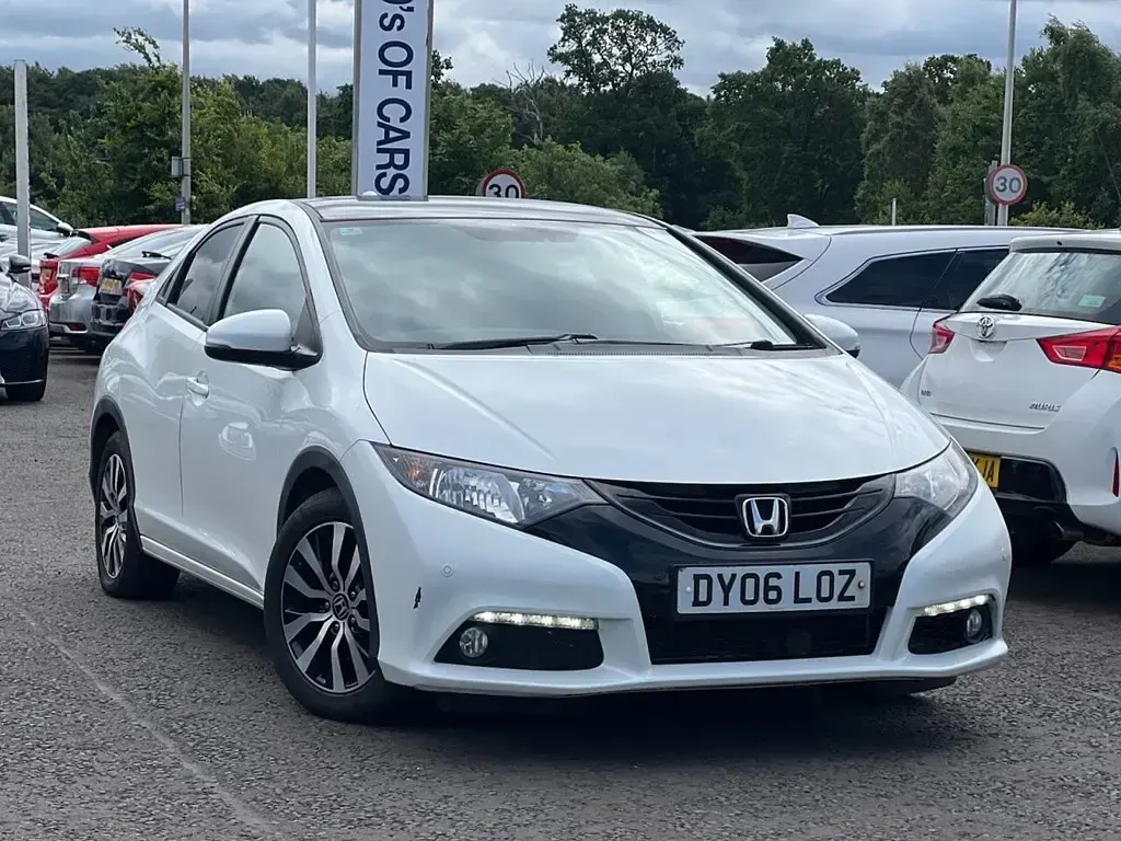 Käytetty Honda Civic SR 120 HP (88 kW) 2015 Valkoinen Viistoperä