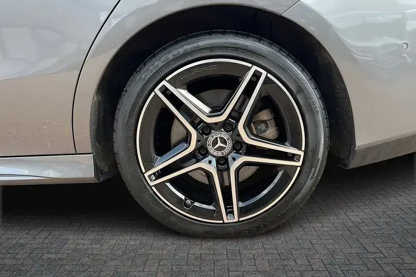 Used Mercedes CLA250 Shooting Brake Executive 215 HP (158 kW) 2025 Mountain grey Estate