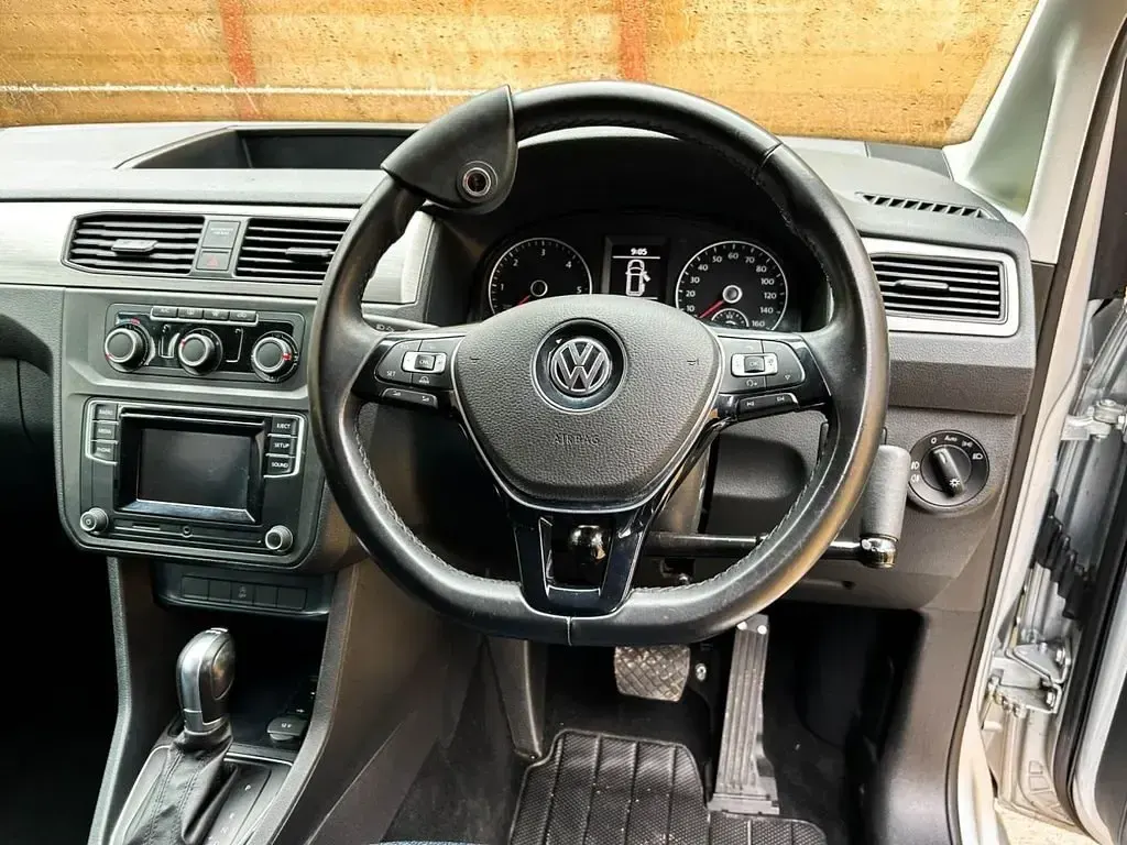 Usado VW Caddy Maxi Life 122 HP (89 kW) 2020 Prateado Monovolume