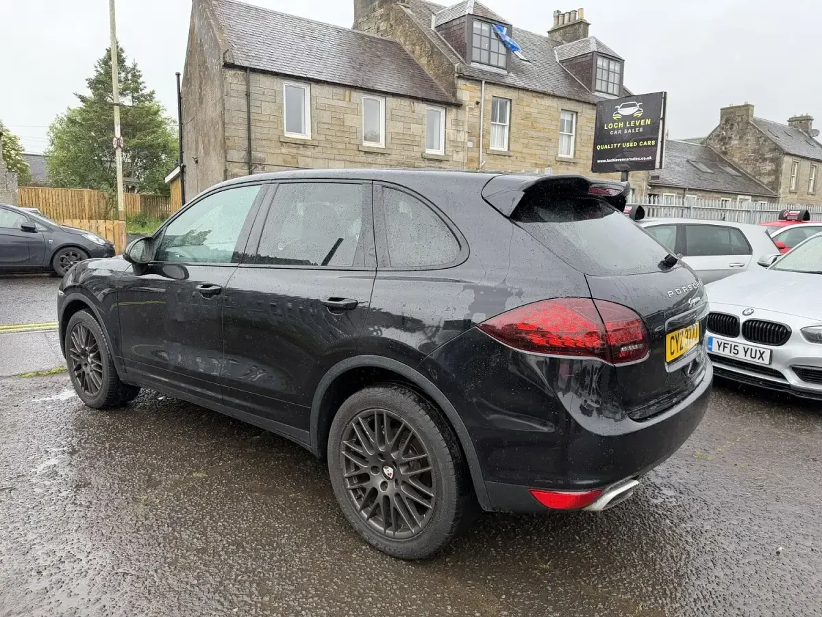 Used Porsche Cayenne 245 HP (180 kW) 2011 Black SUV