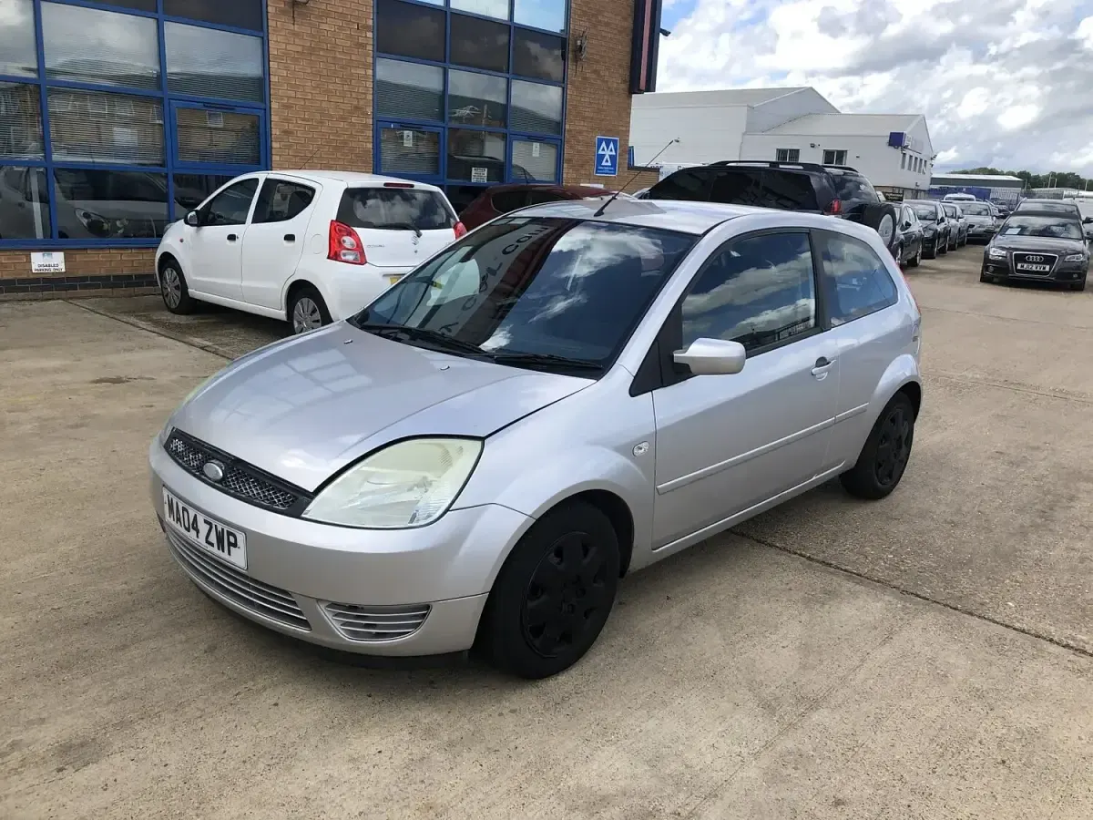 Used Ford Fiesta 75 HP (55 kW) 2004 Silver Hatchback