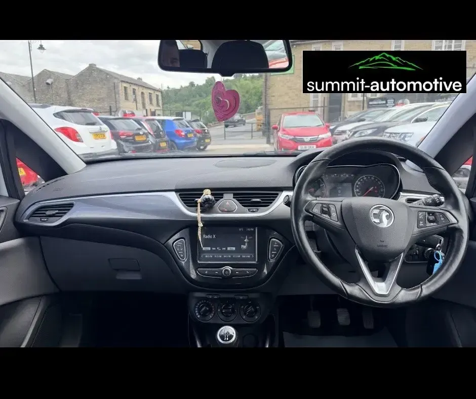 Used Vauxhall Corsa 75 HP (55 kW) 2017 White Hatchback