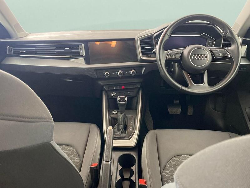 Used Audi A1 Sportback Sport 95 HP (69 kW) 2022 White Hatchback