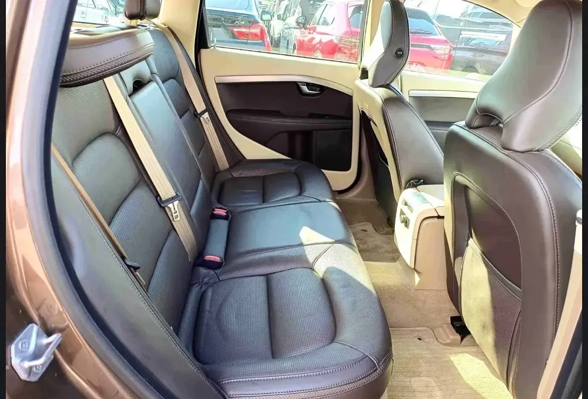 Used Volvo XC70 SE Lux 304 HP (223 kW) 2014 Bronze Estate