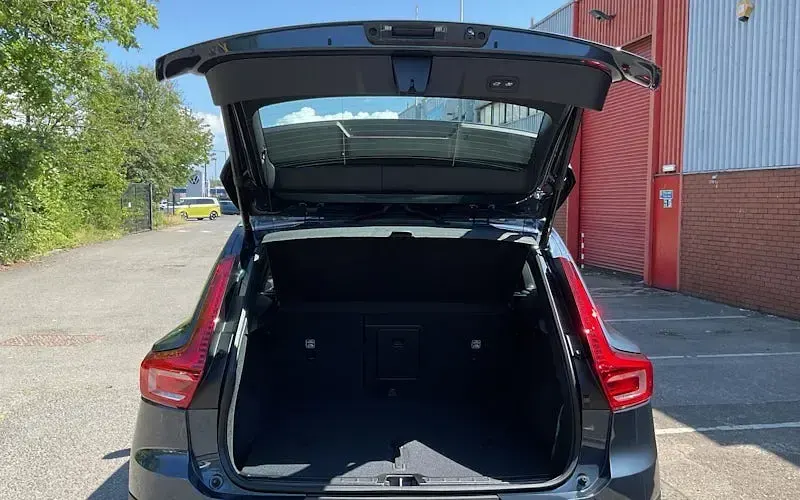 New Volvo XC40 Plus 163 HP (119 kW) 2027 Blue SUV