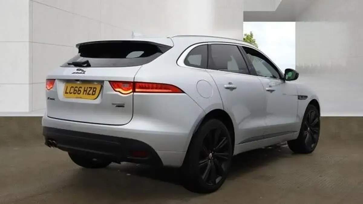 Used Jaguar F-Pace R-Sport 180 HP (132 kW) 2016 Silver SUV