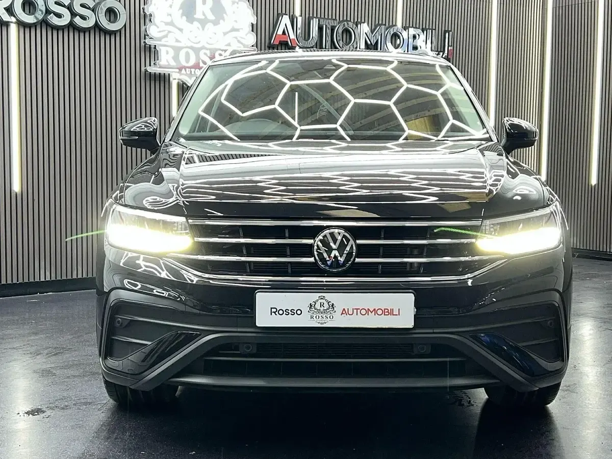 Used VW Tiguan Allspace Life 150 HP (110 kW) 2023 Black SUV