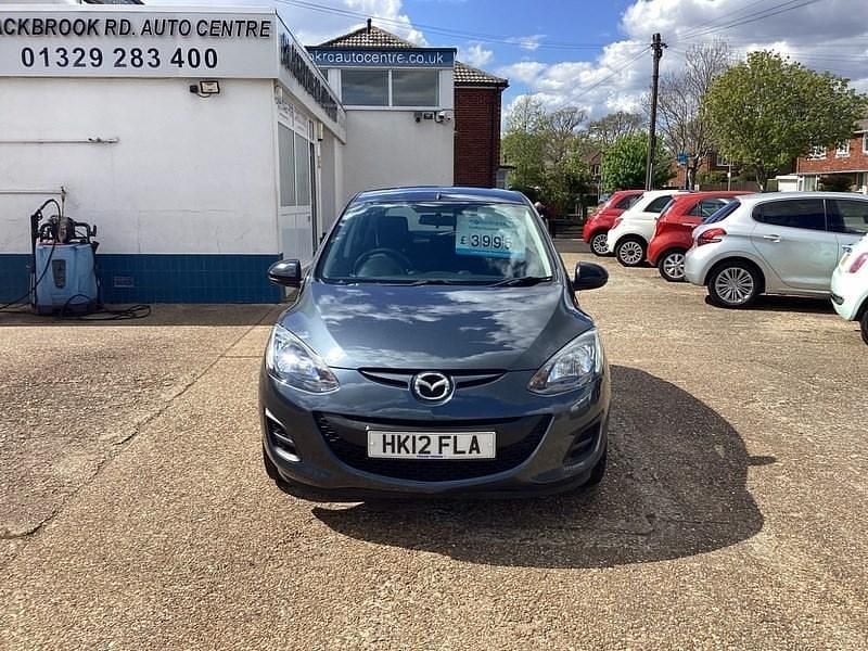 Begagnad Mazda 2 75 HK (55 kW) 2012 Grå Halvkombi