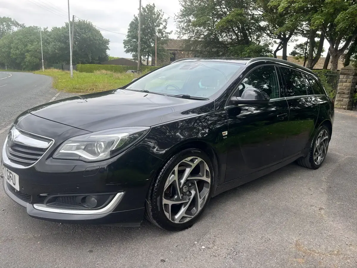 Used Vauxhall Insignia SRi 170 HP (125 kW) 2017 Black Estate